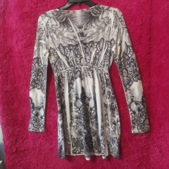 🎈SaLe🎈All clothing is $15 or less - Picture 3 of 5